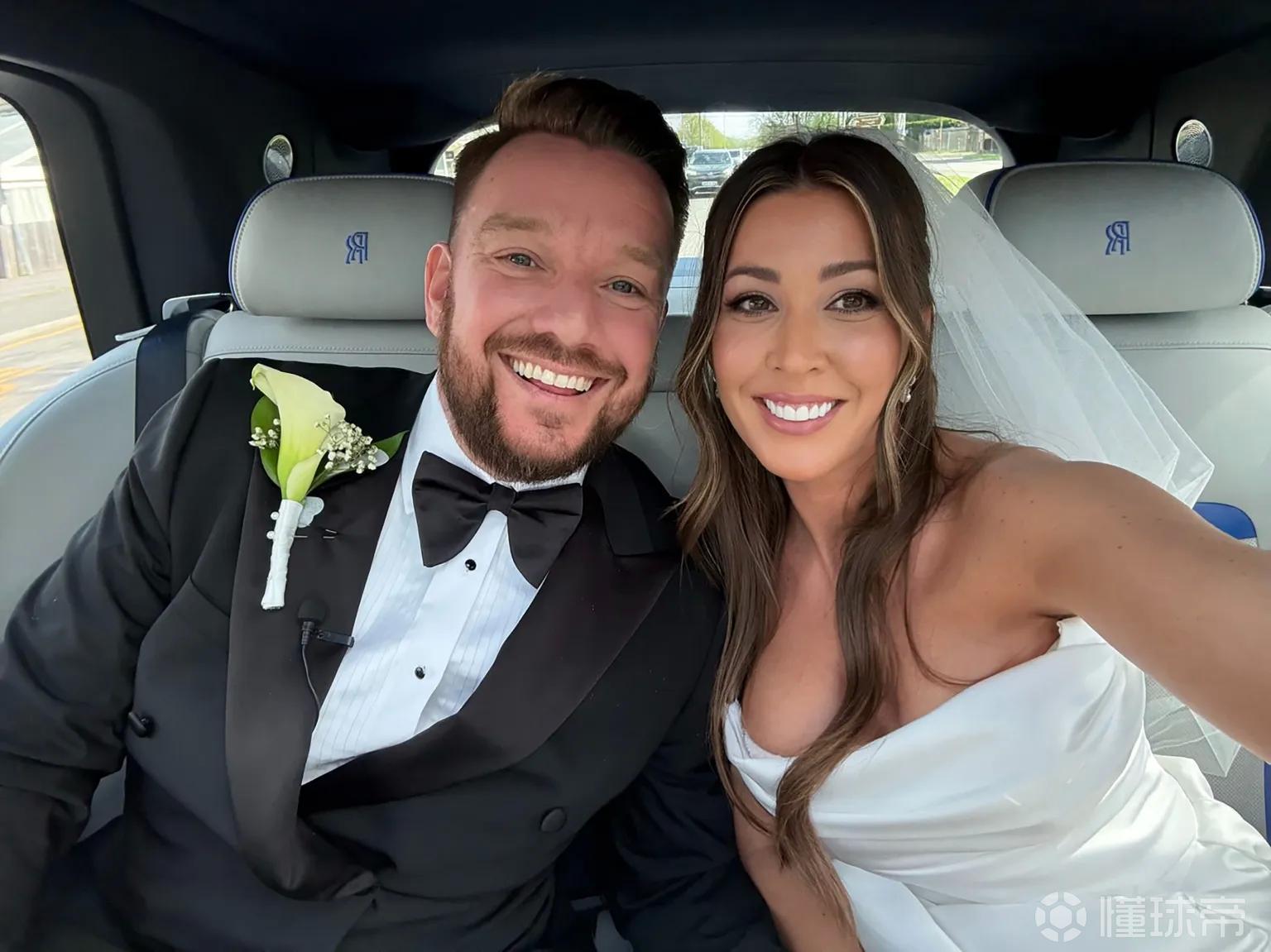 恭喜，热刺旧将杰米-奥哈拉与女友格鲁布完婚